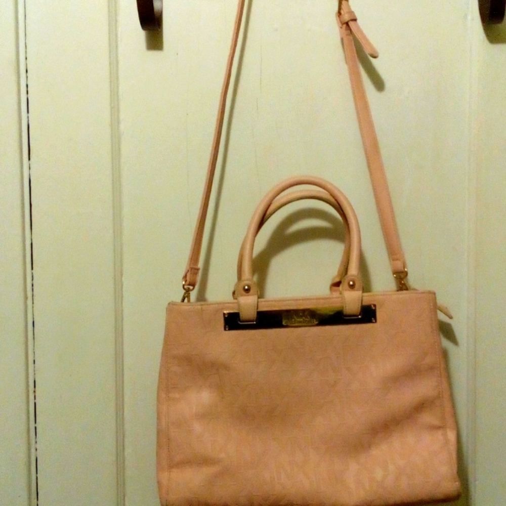EUC Noble Exchange Adj. Shoulder Bag Lg Lt Pink w Gold Accents Embossed